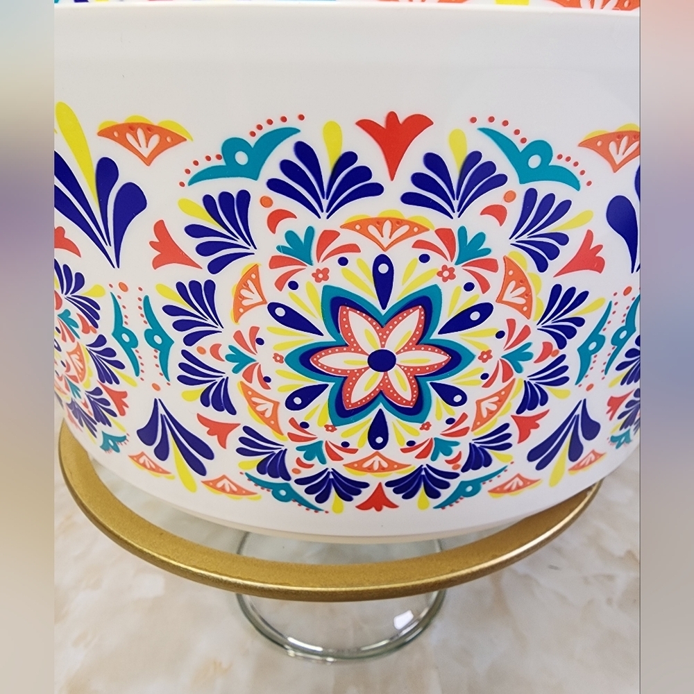 New Tupperware Colorful Serving Bowl - Picture 4 of 4